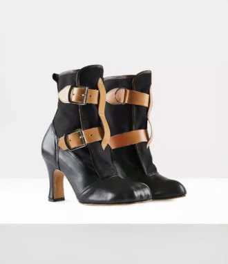 ボンデージブーツ